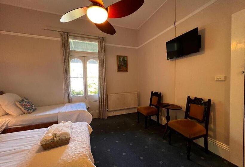 جناح, The Boutique Hotel Blue Mountains