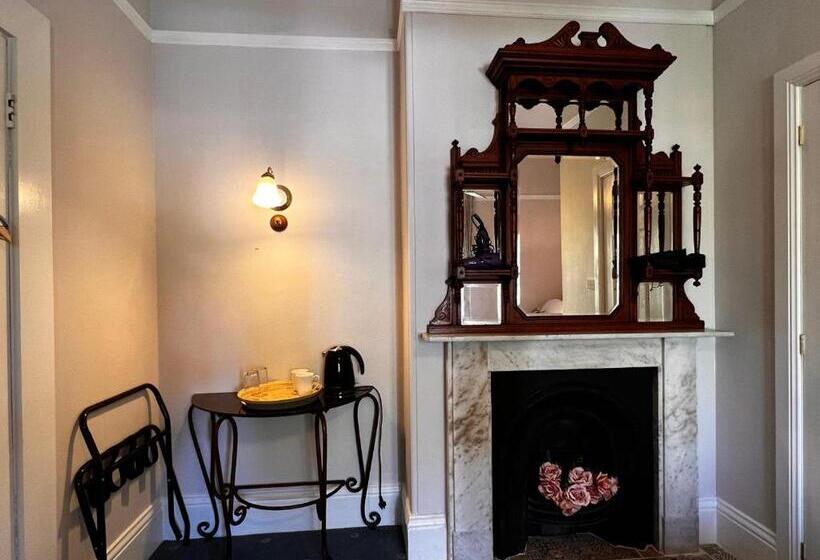 جناح, The Boutique Hotel Blue Mountains