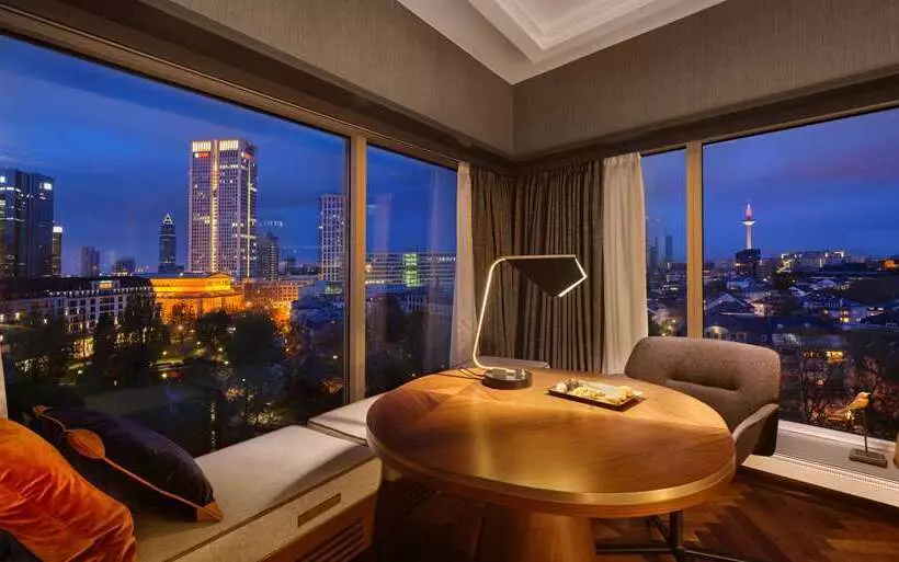 キングサイズベッドのスタンダードルーム, Hilton Vienna Plaza