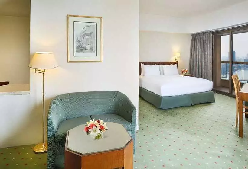 キングサイズベッドのスタンダードルーム, Hilton Vienna Plaza