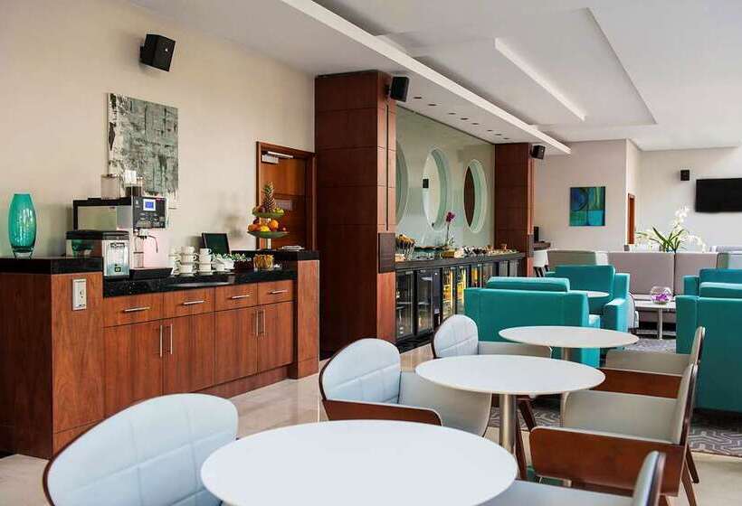 이그제큐티브 룸 킹사이즈 침대, Hilton Vienna Plaza