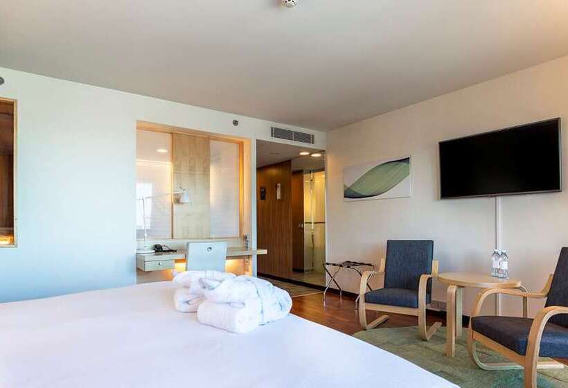 اتاق اجرایی با تخت بزرگ, Hilton Vienna Plaza