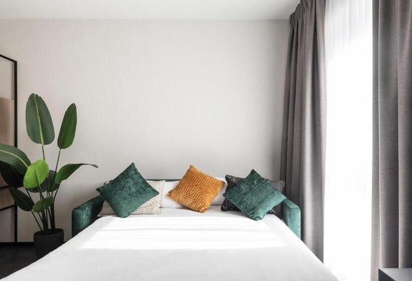 غرفة عائلية, Ariane