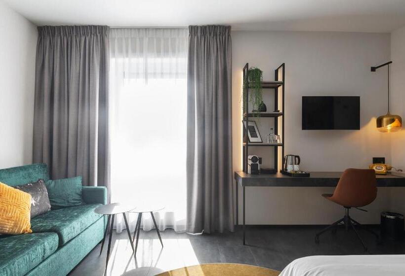 غرفة سوبيريور, Ariane