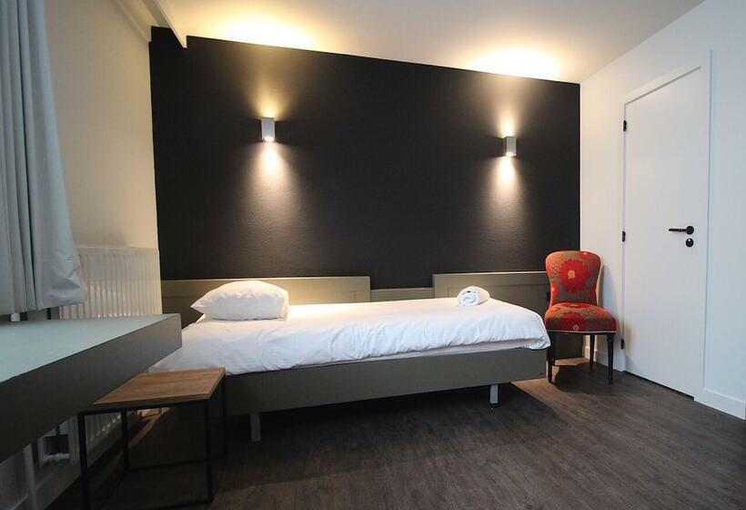 标准单人间, Cortina