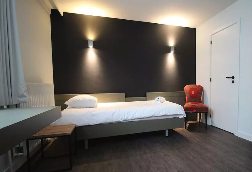 Standard Yhden Hengen Huone, Cortina
