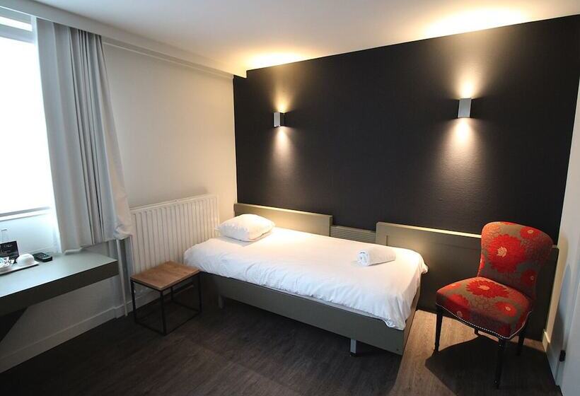 标准单人间, Cortina