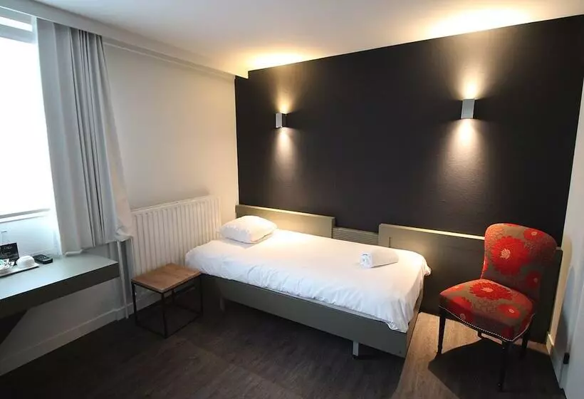 Standard Yhden Hengen Huone, Cortina
