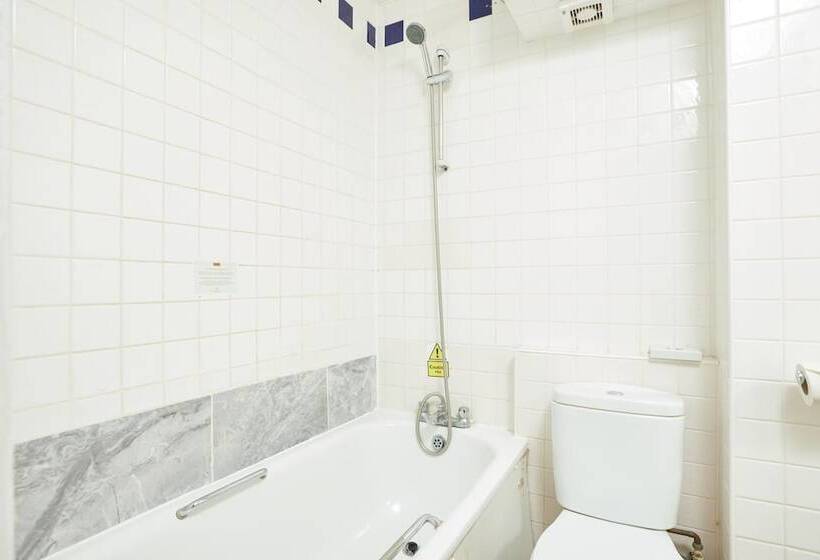 Номер Стандарт, Bear Hotel By Greene King Inns