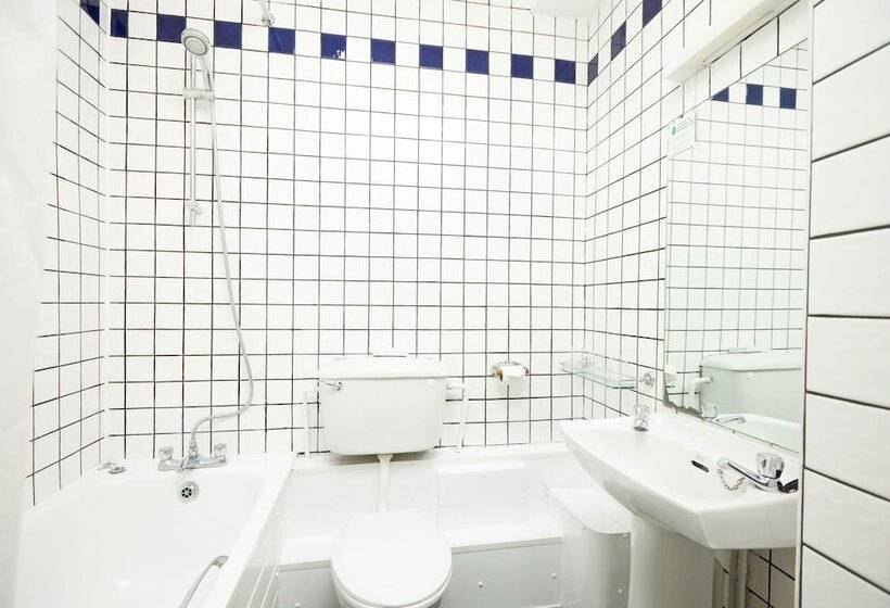 Семейный Номер, Bear Hotel By Greene King Inns