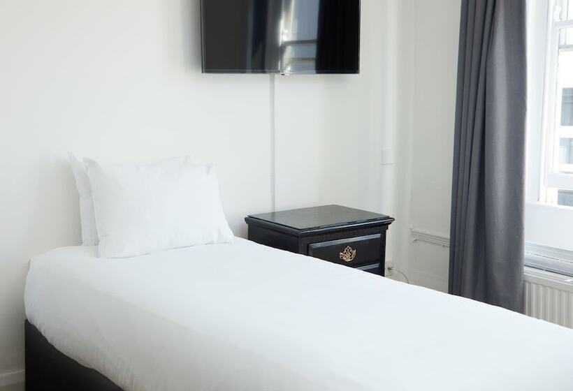 Семейный Номер, Bear Hotel By Greene King Inns