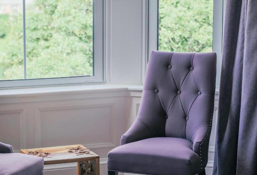 패밀리 룸, Braid Hills