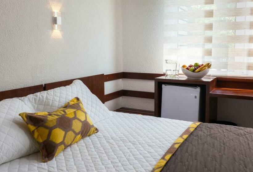 标准三人间, Cortez