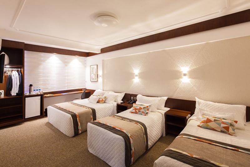 标准三人间, Cortez