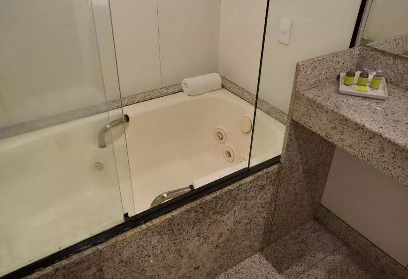 اتاق لوکس با وان آب گرم, Mirasol Copacabana