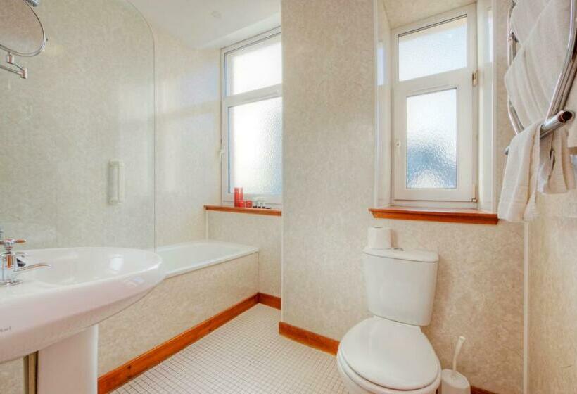 Номер Стандарт, Muthu Alexandra