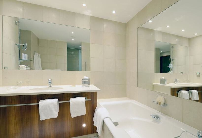 غرفة ديلوكس, Canary Riverside Plaza