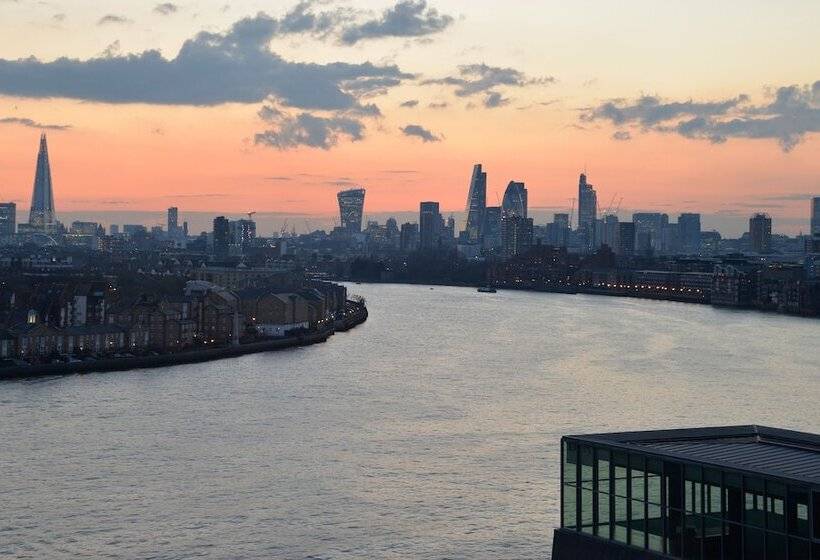 Номер Deluxe, Canary Riverside Plaza