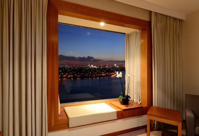 غرفة ديلوكس, Canary Riverside Plaza