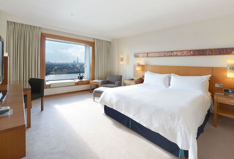 جناح إدارى, Canary Riverside Plaza