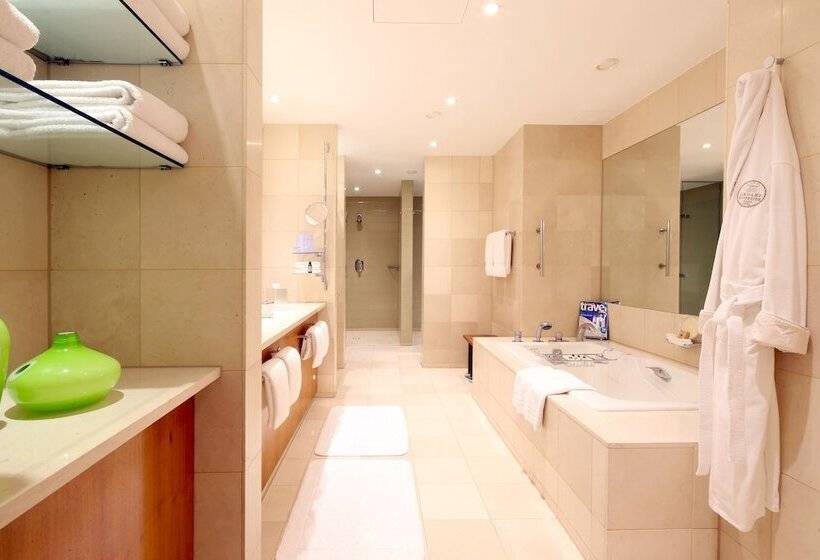 جناح رئاسى, Canary Riverside Plaza