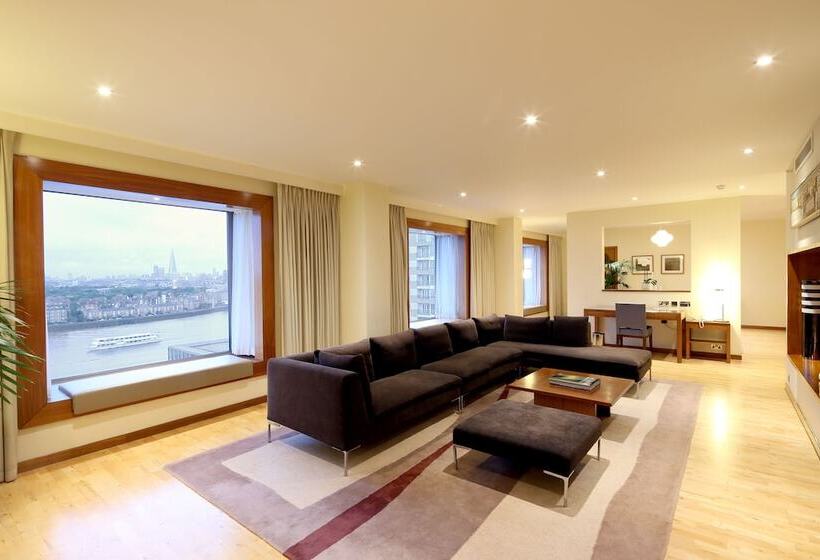 جناح رئاسى, Canary Riverside Plaza