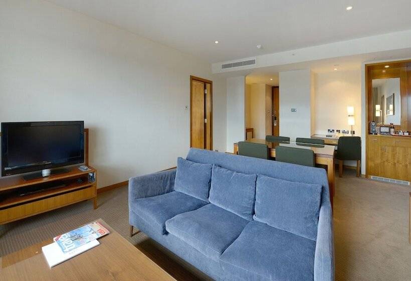 جناح مطل على البحر, Canary Riverside Plaza