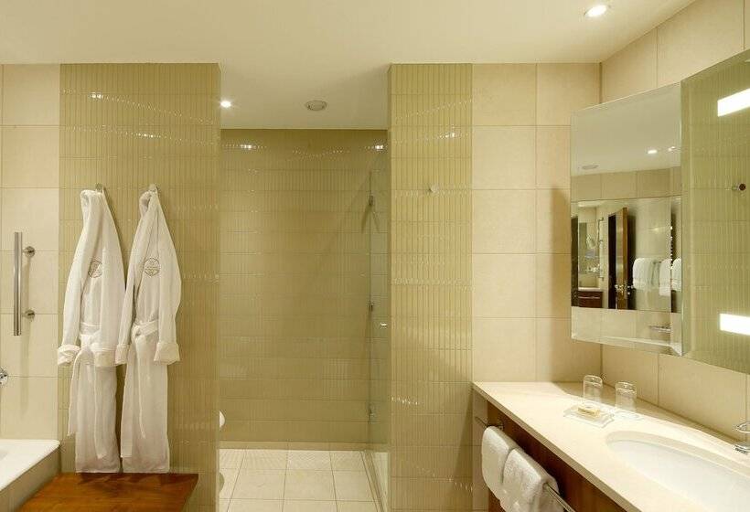 غرفة سوبيريور, Canary Riverside Plaza