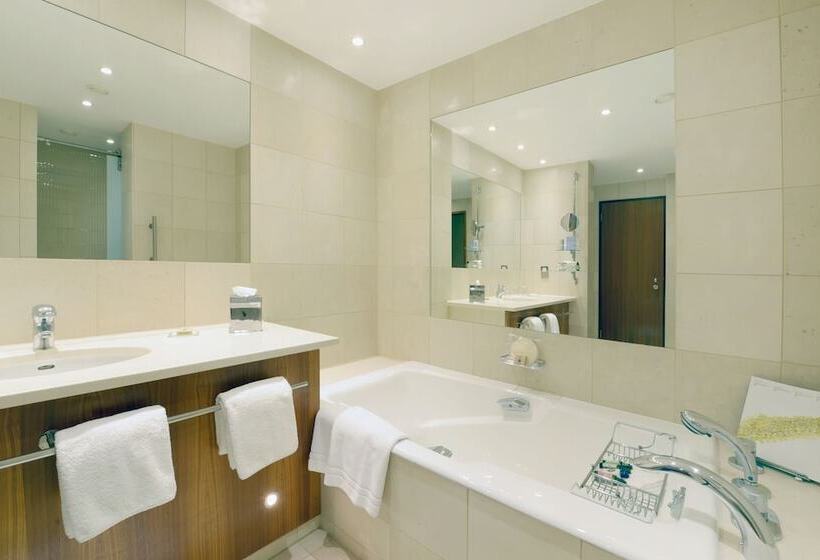 Номер Superior, Canary Riverside Plaza