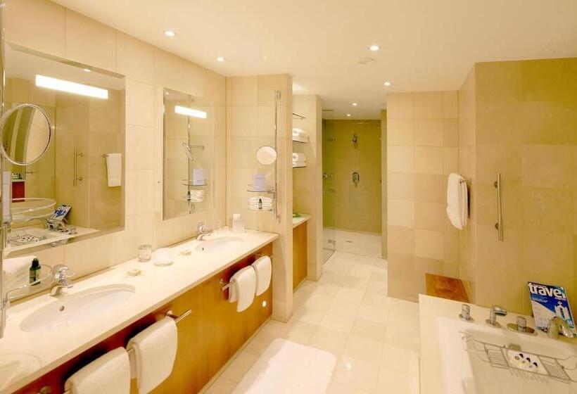 جناح رئاسى, Canary Riverside Plaza