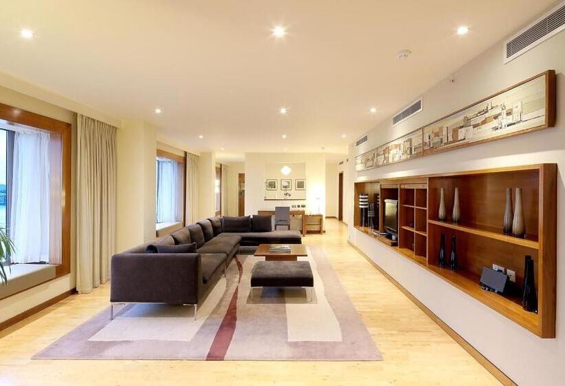 جناح رئاسى, Canary Riverside Plaza