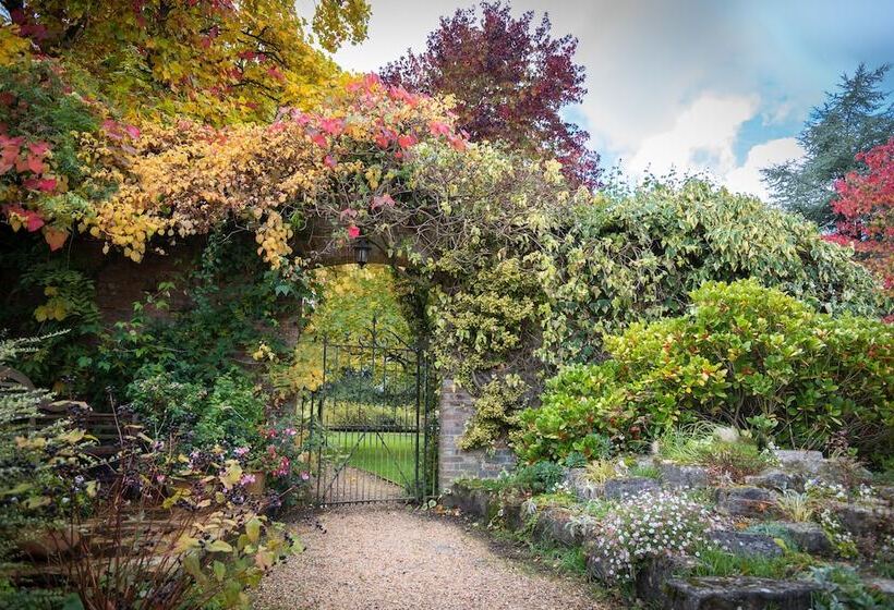 Номер Superior Вид на Сад, Careys Manor Hotel & Senspa