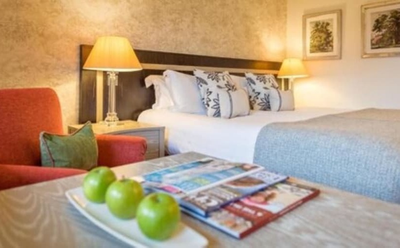 Номер Basic, Careys Manor Hotel & Senspa