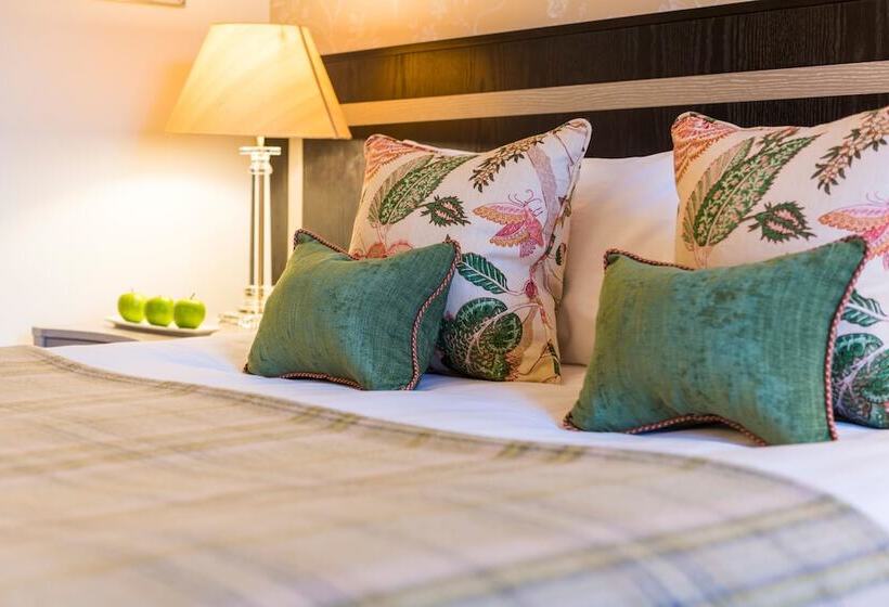 Номер Basic, Careys Manor Hotel & Senspa