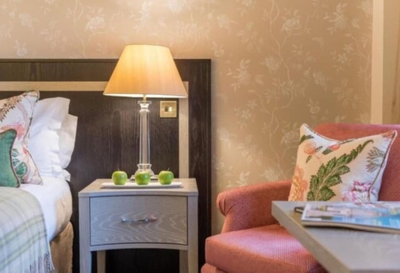 Номер Basic, Careys Manor Hotel & Senspa