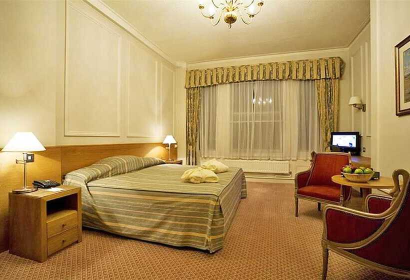 غرفة قياسية مطلّة علي البحر, Cavendish