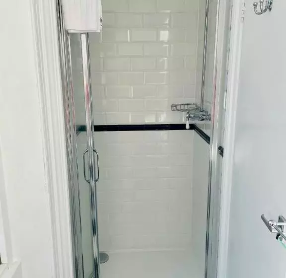 Standard Yhden Hengen Huone, Canterbury Hotel Cottages And Apartment S