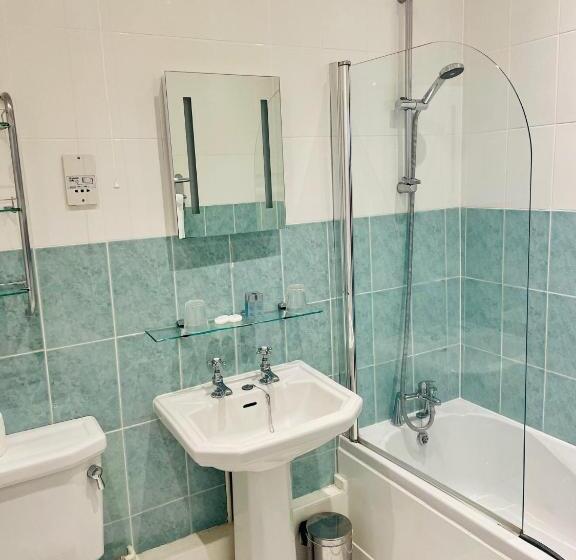 Номер Стандарт Трехместный, Canterbury Hotel Cottages And Apartment S