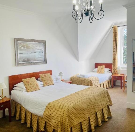 Номер Стандарт Трехместный, Canterbury Hotel Cottages And Apartment S