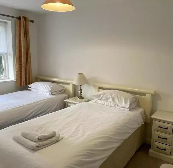 Talo 2 Makuuhuonetta, Canterbury Hotel Cottages And Apartment S