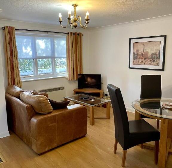 Дом 2 Спальни, Canterbury Hotel Cottages And Apartment S