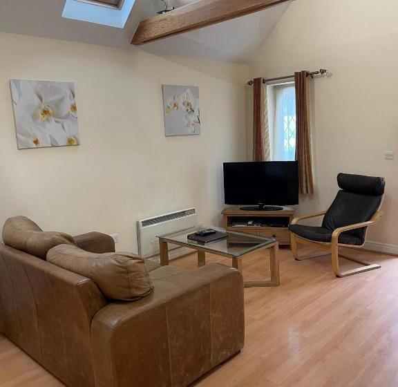 Дом 2 Спальни, Canterbury Hotel Cottages And Apartment S