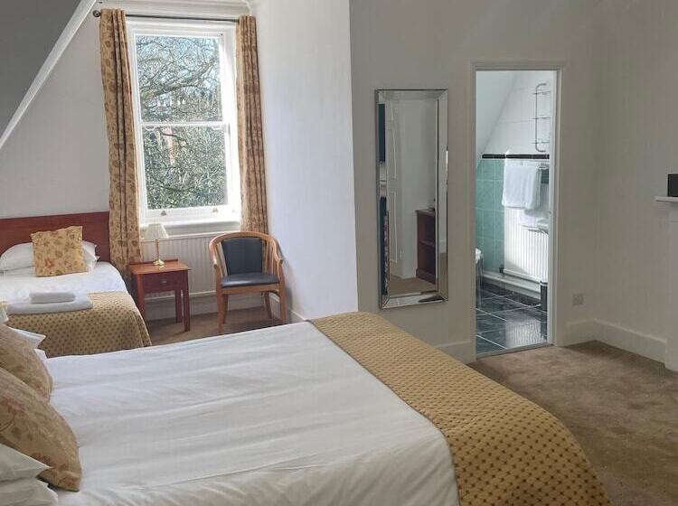 Номер Стандарт Трехместный, Canterbury Hotel Cottages And Apartment S