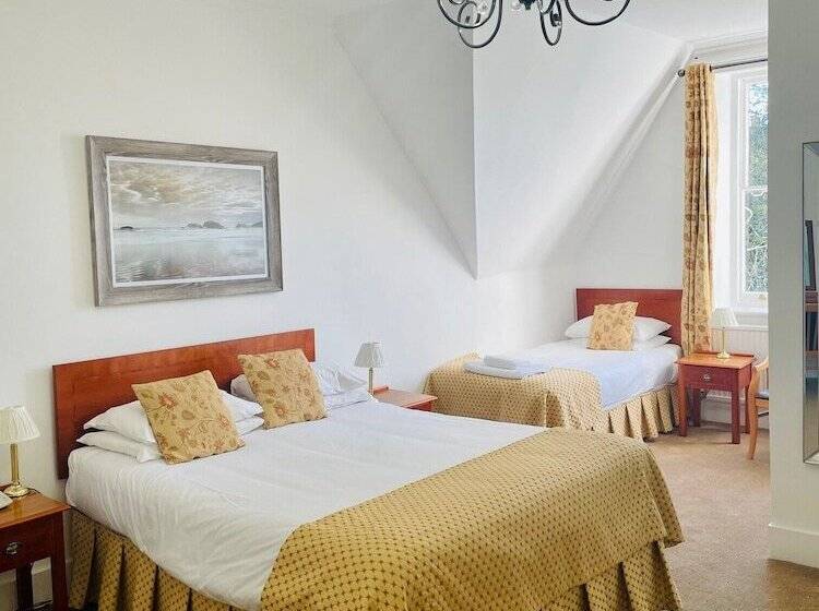 Номер Стандарт Трехместный, Canterbury Hotel Cottages And Apartment S