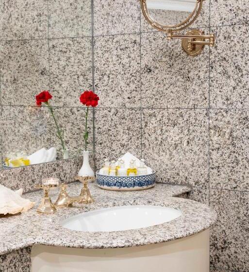 חדר קלאסי, Egerton House