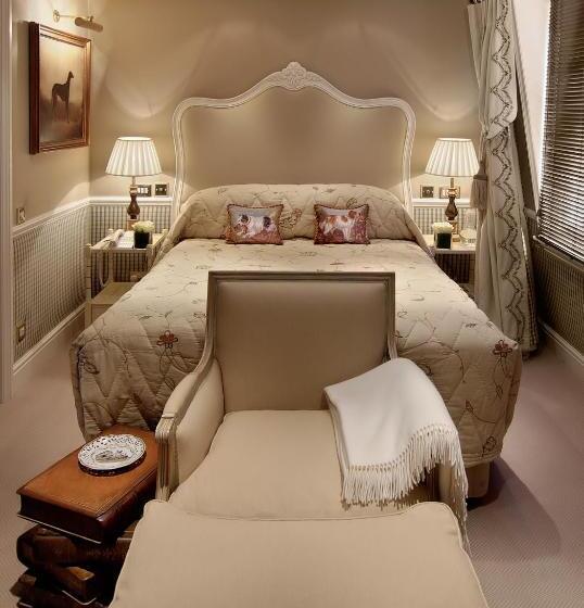 חדר דלוקס, Egerton House