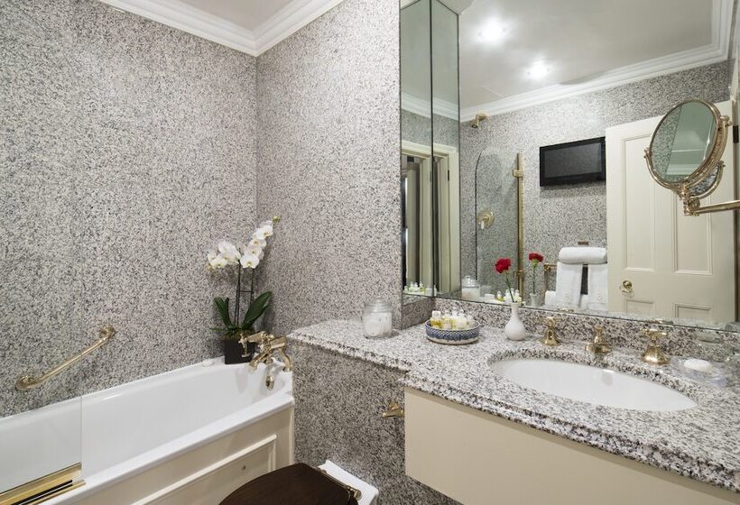 חדר דלוקס, Egerton House