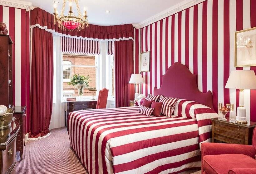 חדר דלוקס, Egerton House