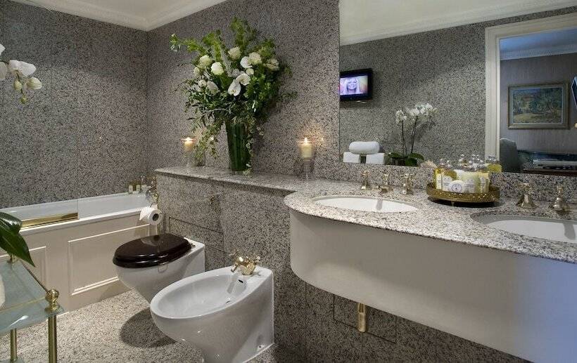 סוויטה, Egerton House