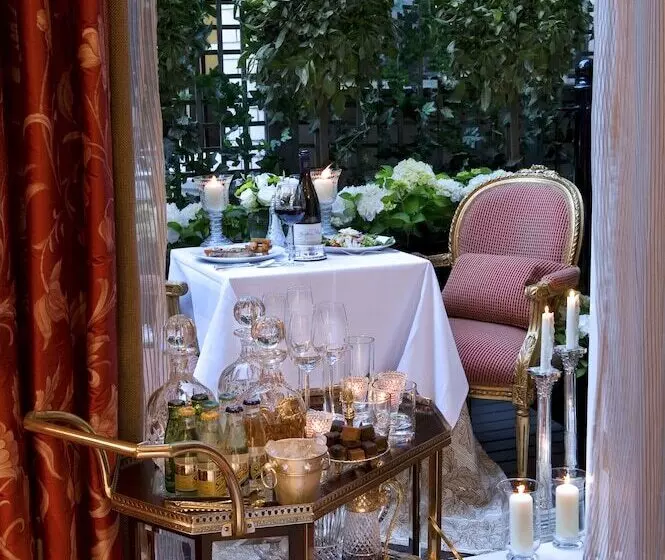 スイート, Egerton House